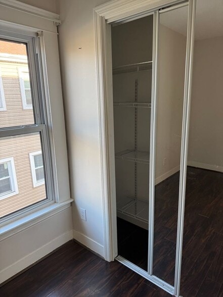 Building Photo - 807 Eagle St