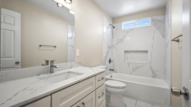 Building Photo - For Rent: Beautifully Updated 3-Bedroom Ho...