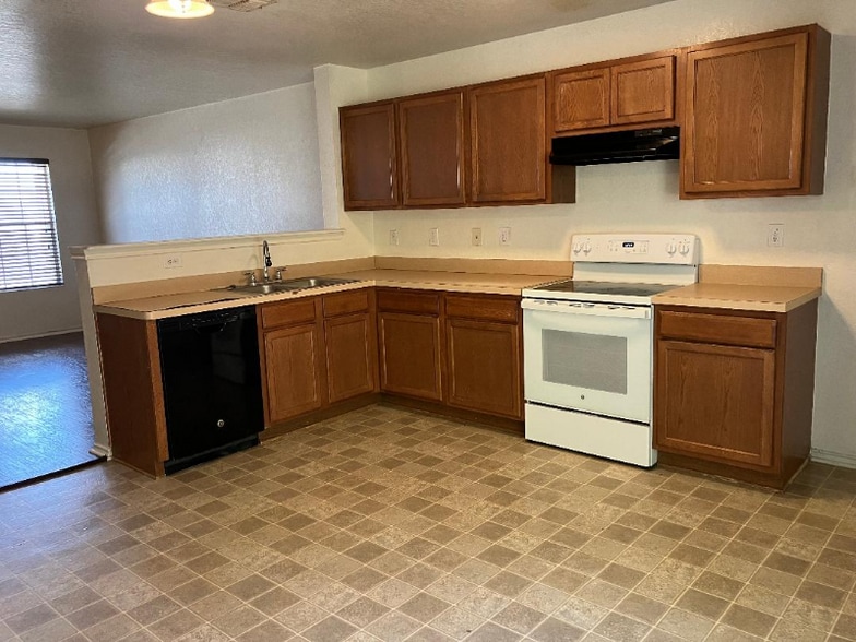 Building Photo - 9910 Amber Ledge