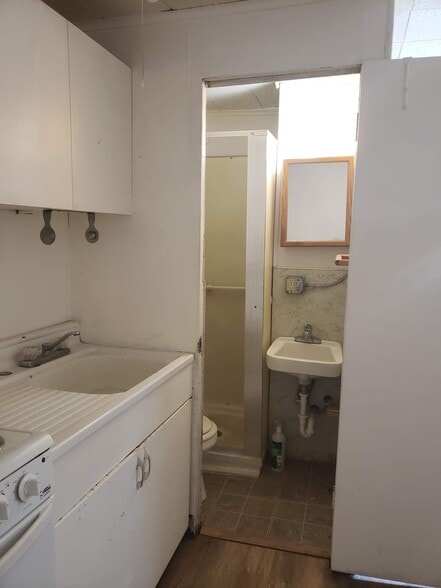 Building Photo - 1128 Hess Ave