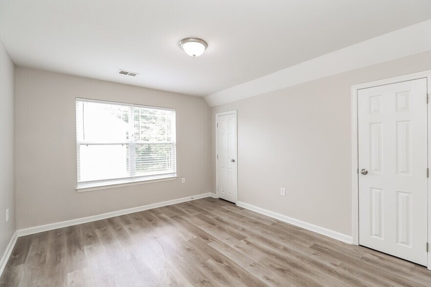 Building Photo - 814 Oakshire Cir