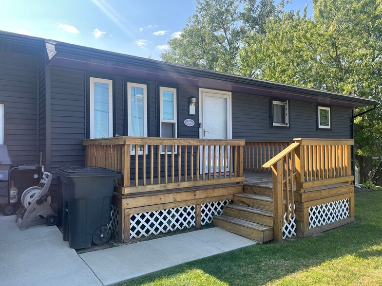 Building Photo - 4006 Essex Ave