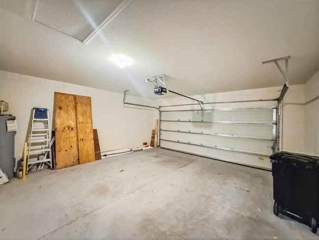 Building Photo - 13 Melogold Dr