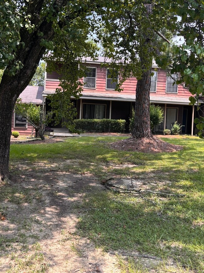 Primary Photo - 1611 E Trinity Blvd