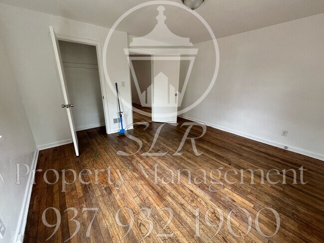 Building Photo - 212 E Bruce Ave