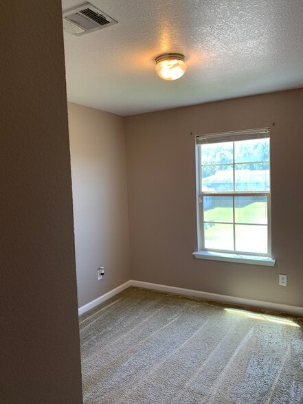 Building Photo - 39090 Prairie North Dr