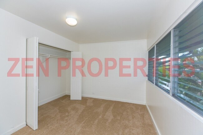 Building Photo - 1379 Hunakai St