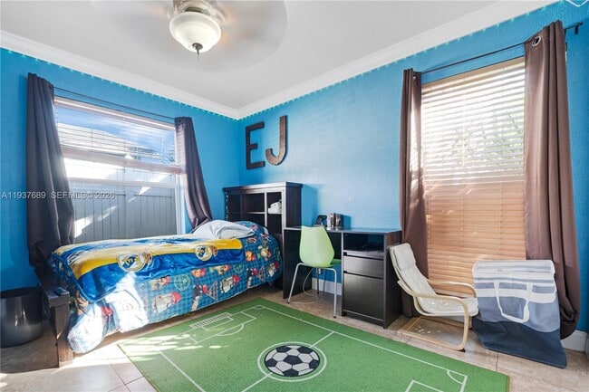 Building Photo - 5821 NW 56th Pl