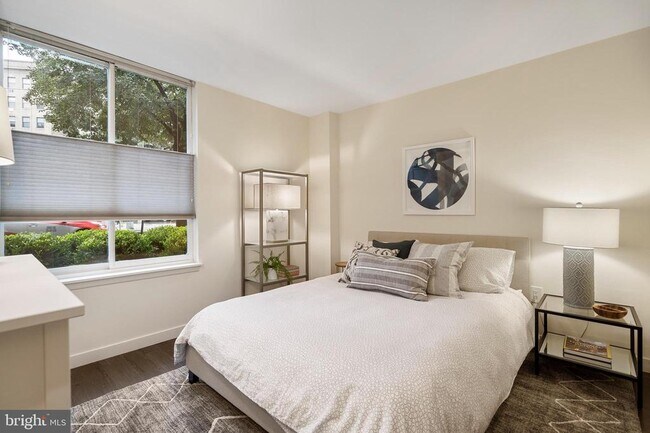 Building Photo - 1301 20th St NW