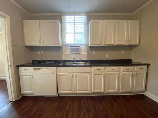 Building Photo - 3 Bedroom Apartment in South Nashville!
