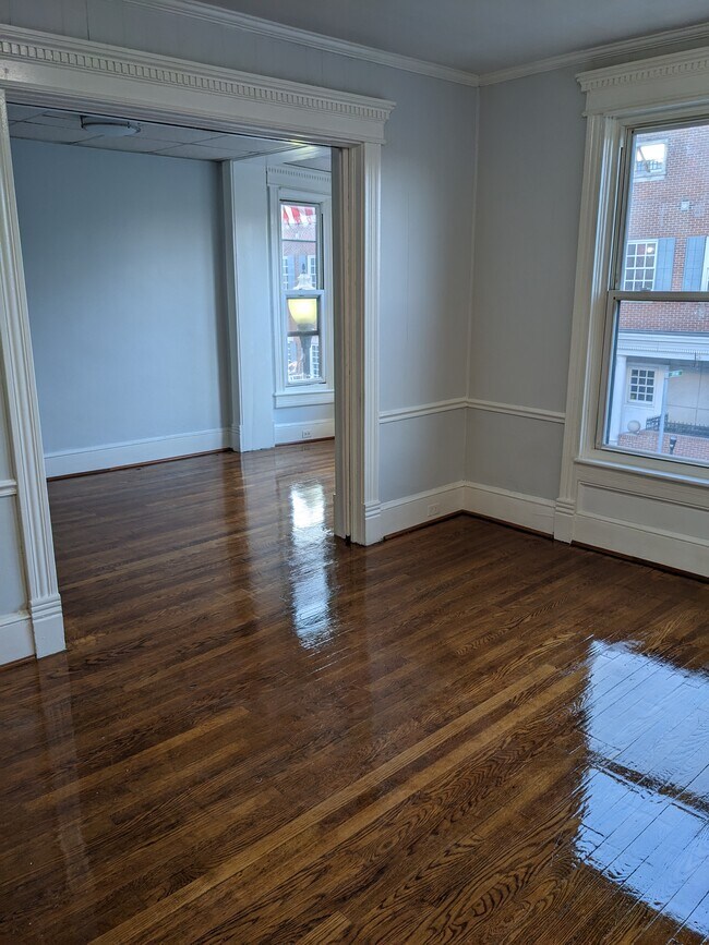 Primary Photo - 247 N Queen St
