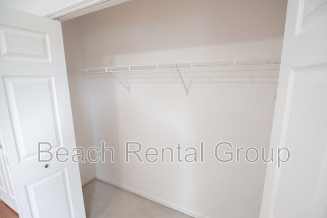 Building Photo - 9490 Leeds Cir