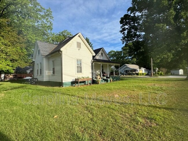 Building Photo - 200 Pelham St