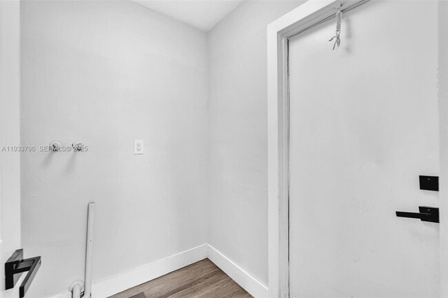 Building Photo - 329 SW 1st Ct