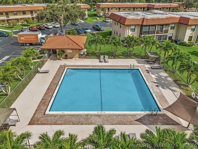Building Photo - 21904 Lake Forest Cir