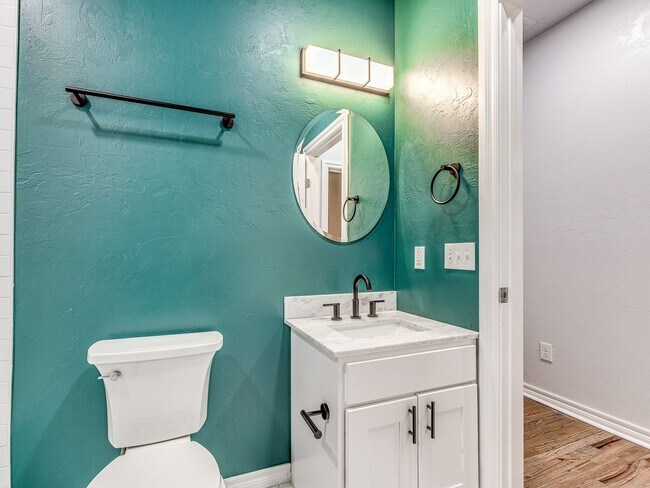 Building Photo - Charming home in Central Park Neighborhood...