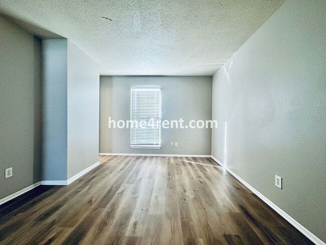 Building Photo - Newer LVP Flooring, Paint and SS Appliance...