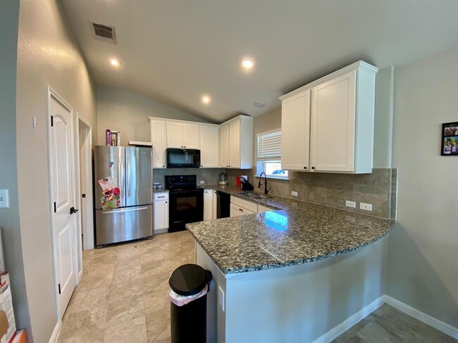 Building Photo - 149 Red Sun Dr