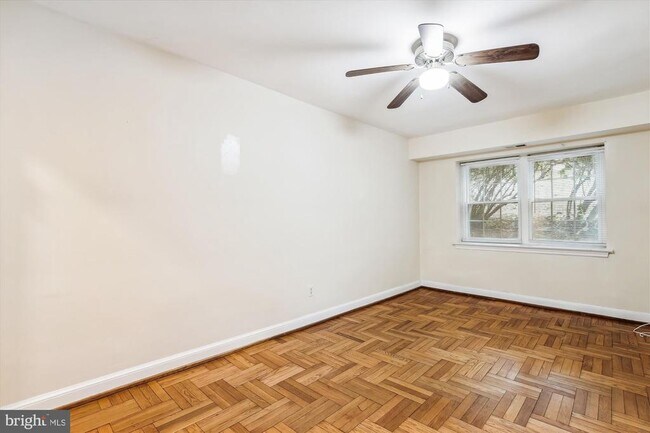 Building Photo - 1320 Fort Myer Dr