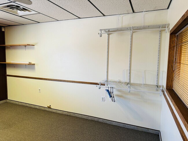 Building Photo - 210 Hallowell Ln