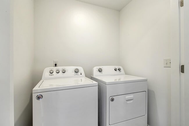 Building Photo - 869 S Brubaker Way