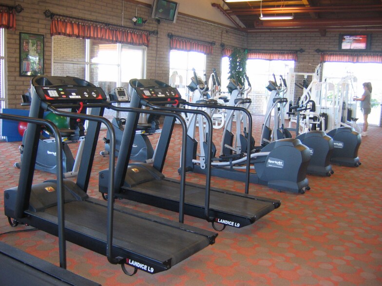 Building Photo - 608 N Robles St