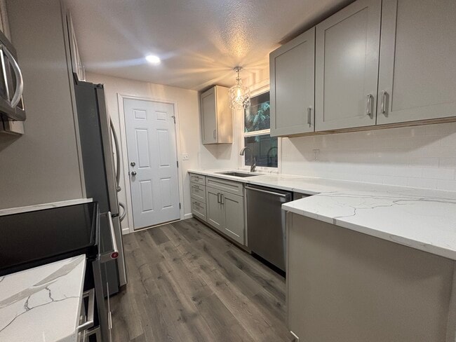 Building Photo - 4435 Fir Dr NE