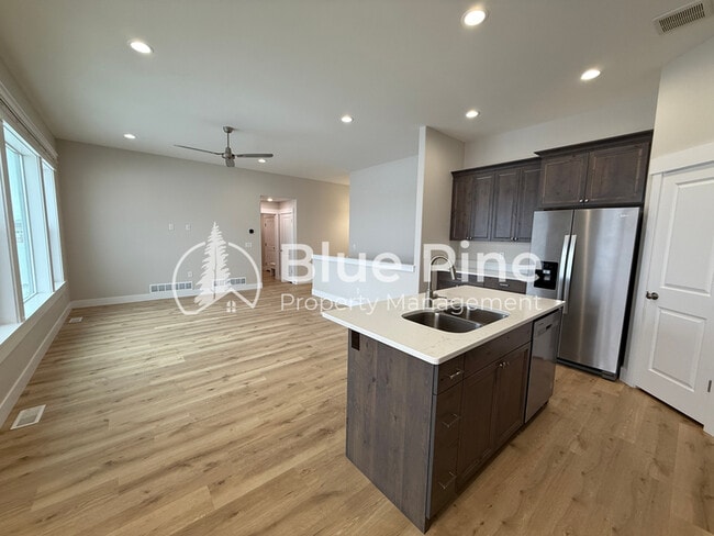 Building Photo - 4335 N Dudley Ave