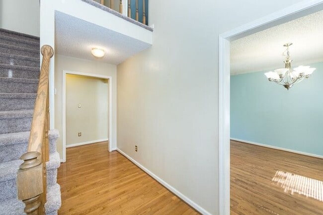 Building Photo - 3BD/1BA Home in Hickory
