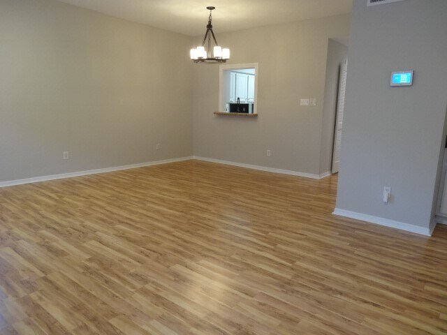 Building Photo - 864 Augusta Dr