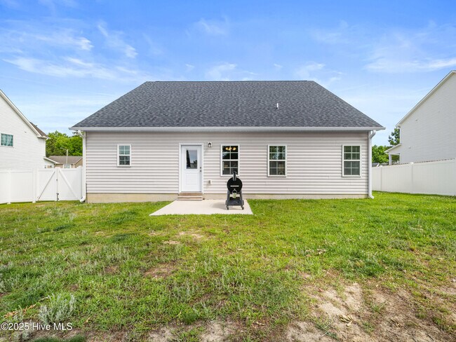 Building Photo - 151 Broadleaf Dr