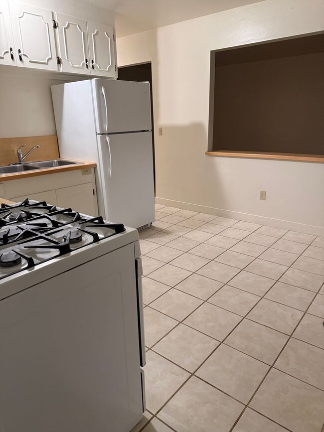 Building Photo - Quiet 2BR Foothills Home