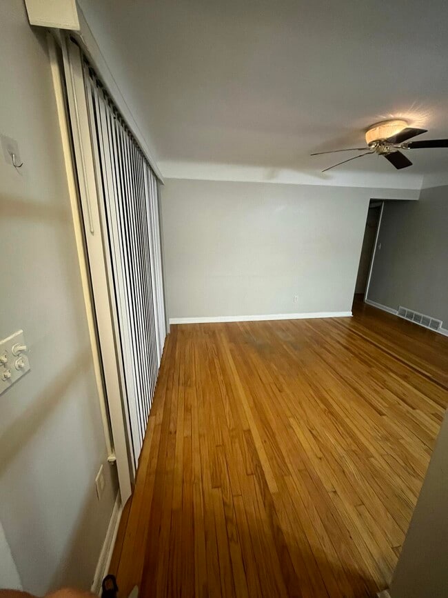 Building Photo - 12116 Columbia Ave