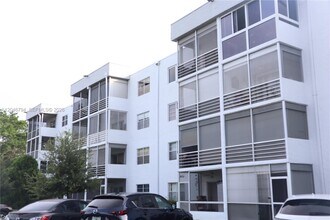 Building Photo - 3000 Sunrise Lakes Dr W