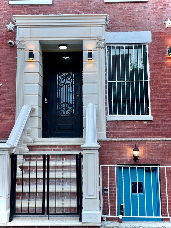 Building Photo - 347 E 4th St