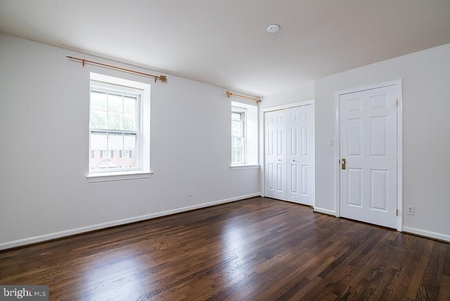 Building Photo - 3500 Hamlet Pl