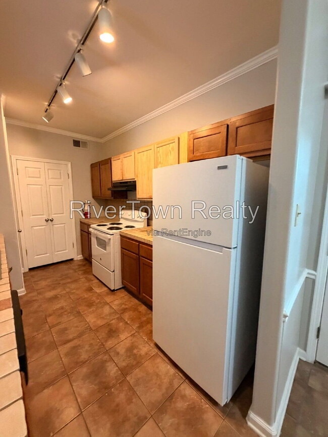 Building Photo - 641 Gookin Pl