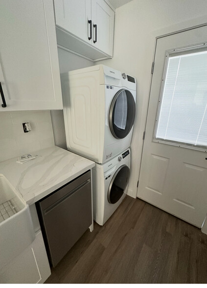 Indoor washer and dryer with dishwasher, quartz counters, farmhouse sink - 10152 Ascot Cir