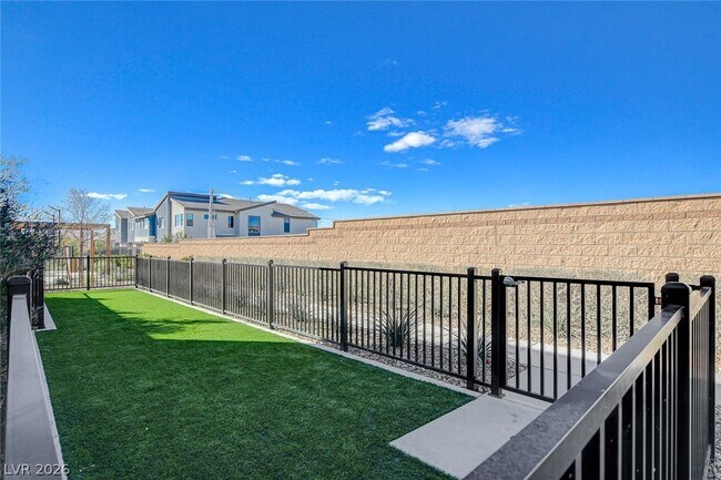 Building Photo - 3354 Via Strada St