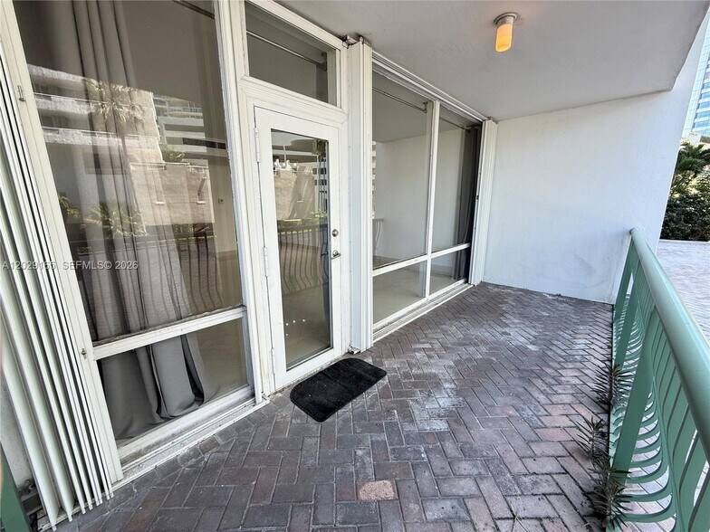 Building Photo - 1408 Brickell Bay Dr