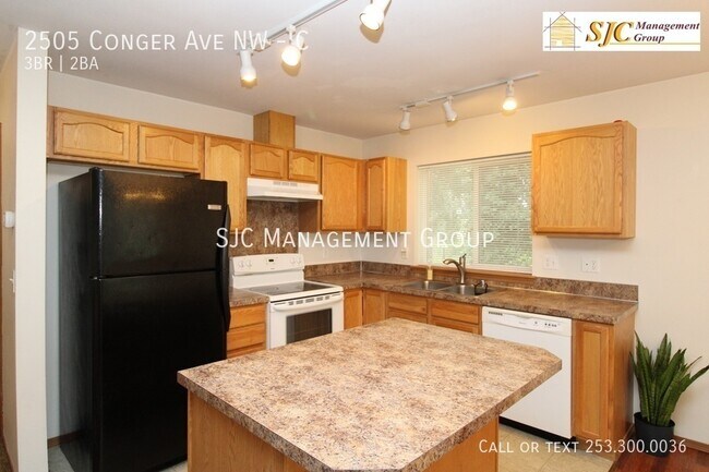 Building Photo - 2505 Conger Ave NW