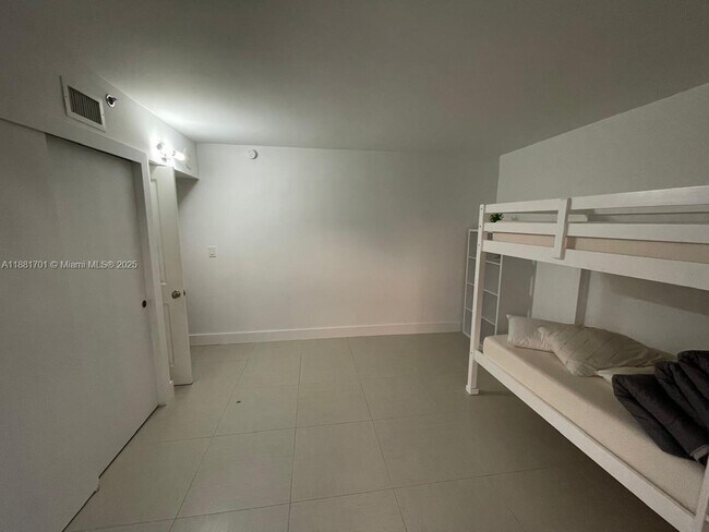 Building Photo - 8877 Collins Ave