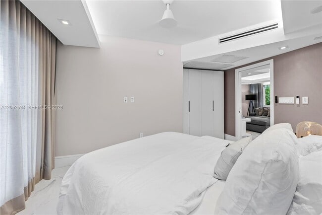 Building Photo - 10190 Collins Ave