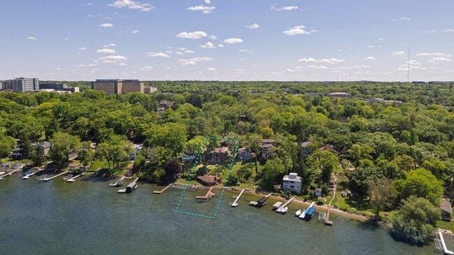 Building Photo - Lake Mendota Dream Home in Desirable Sprin...