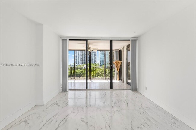 Building Photo - 1925 Brickell Ave