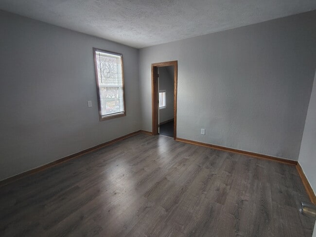 Building Photo - 2139 10th St