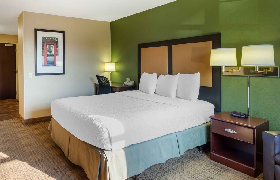 Building Photo - Furnished Studio-Chicago - Vernon Hills - ...