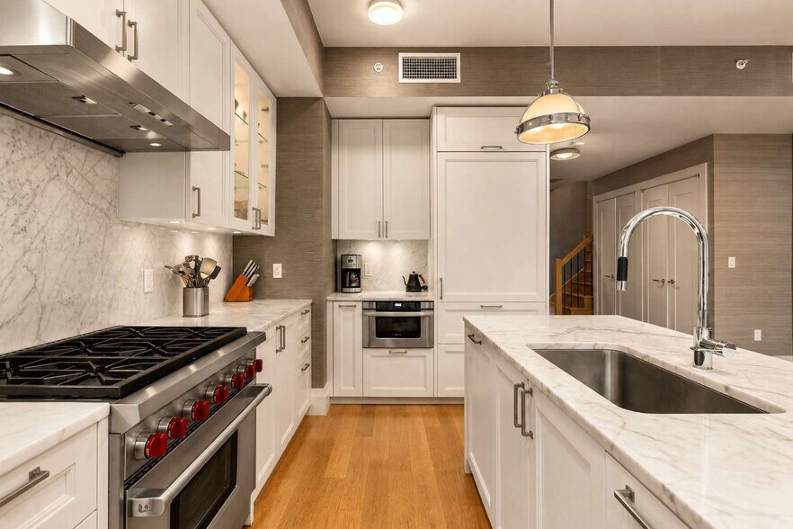Building Photo - 272 W 86th St