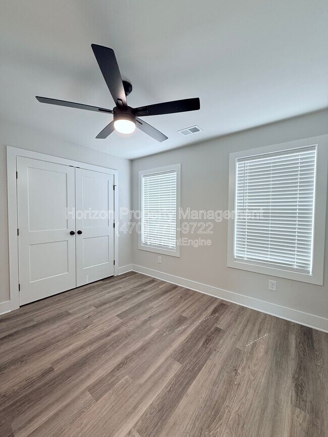Building Photo - 2550 Valient Dr