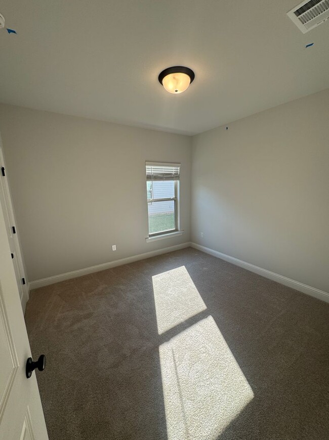 Building Photo - Brand New Construction... Just minutes to ...